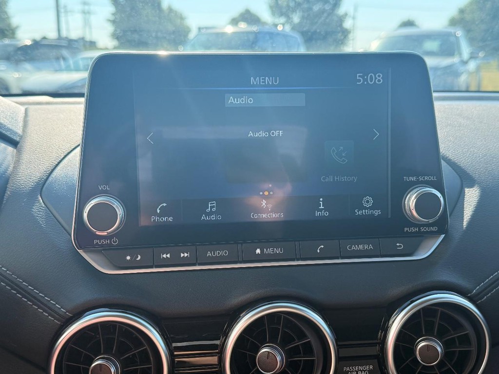 Nissan Sentra Vehicle Full-screen Gallery Image 14