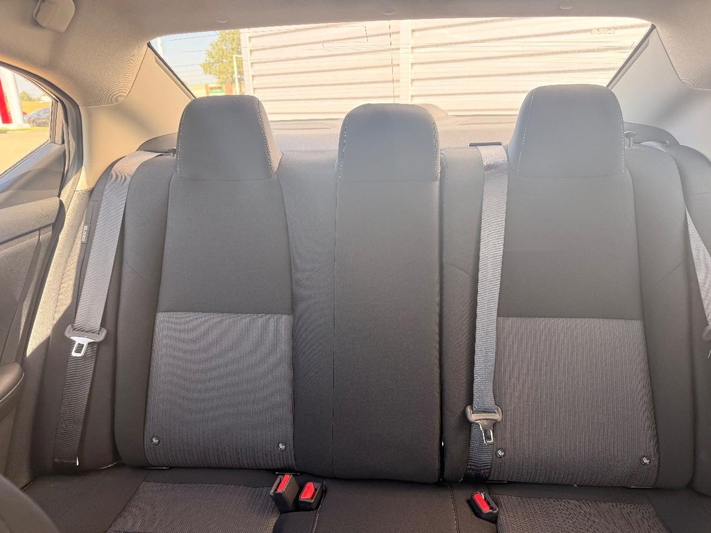 Nissan Sentra Vehicle Full-screen Gallery Image 16