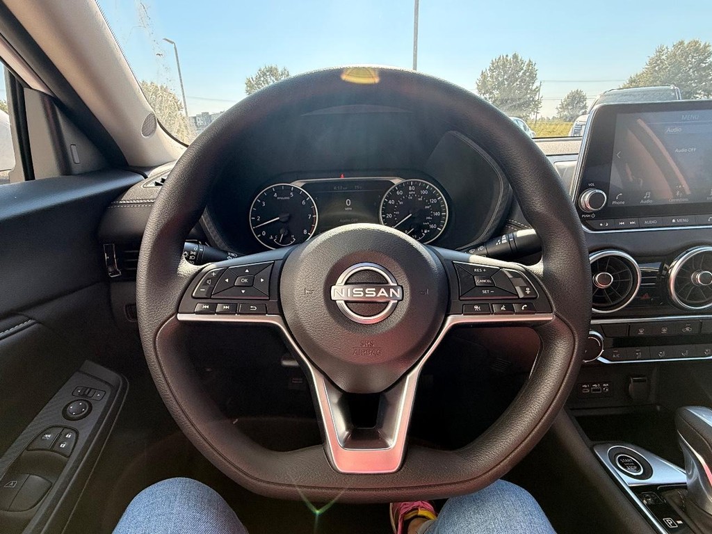 Nissan Sentra Vehicle Full-screen Gallery Image 22