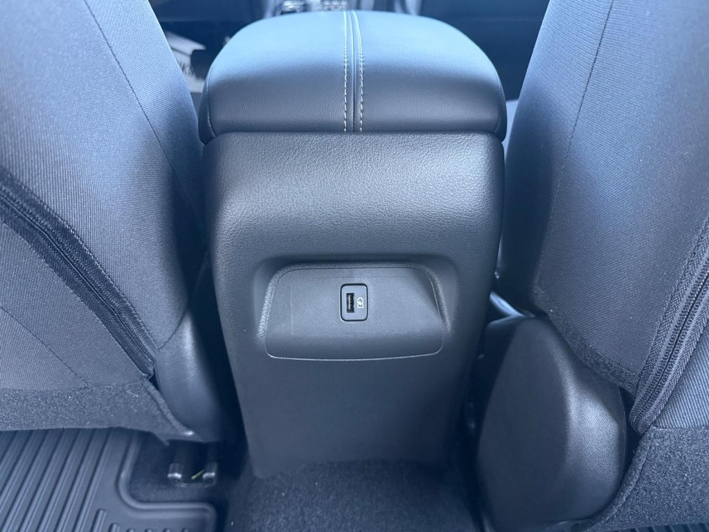 Nissan Sentra Vehicle Full-screen Gallery Image 08