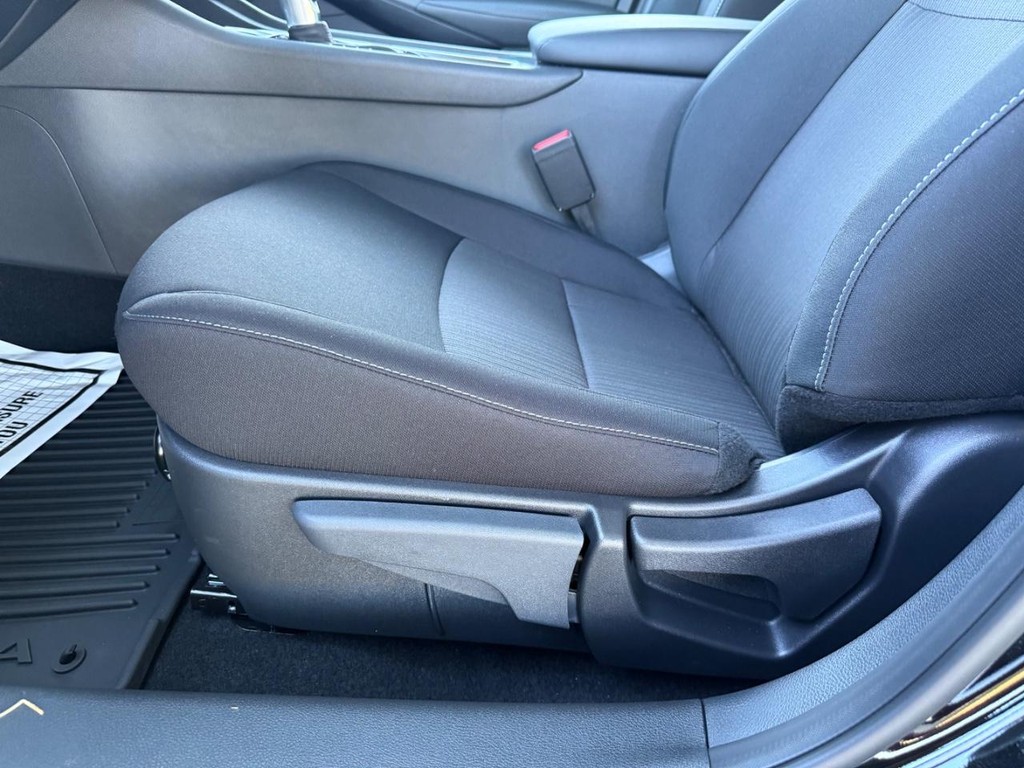 Nissan Sentra Vehicle Full-screen Gallery Image 11