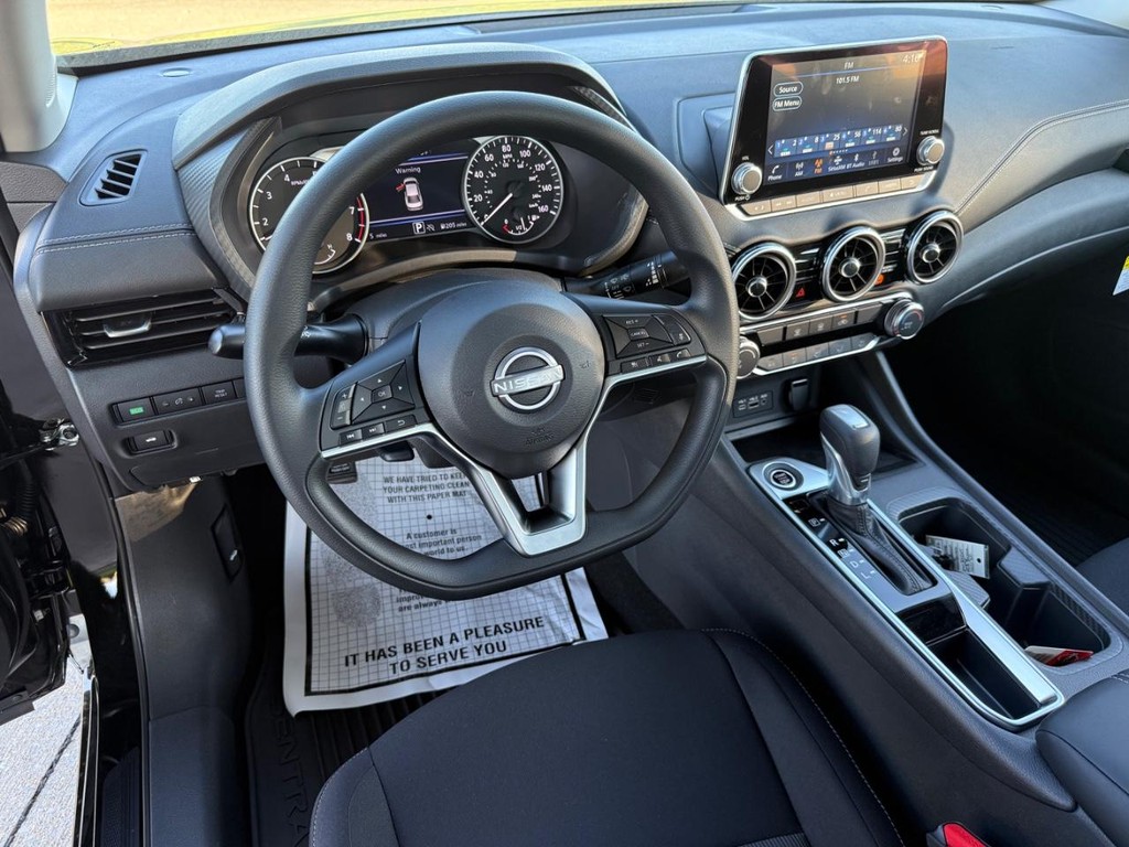 Nissan Sentra Vehicle Full-screen Gallery Image 13
