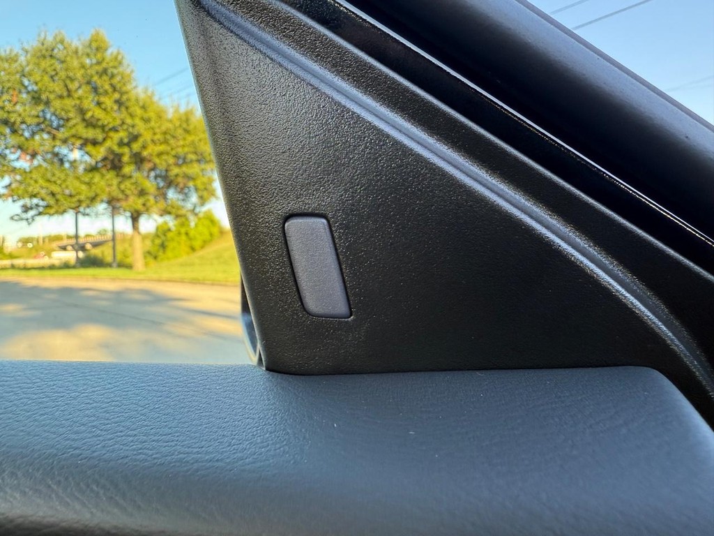 Nissan Sentra Vehicle Full-screen Gallery Image 15