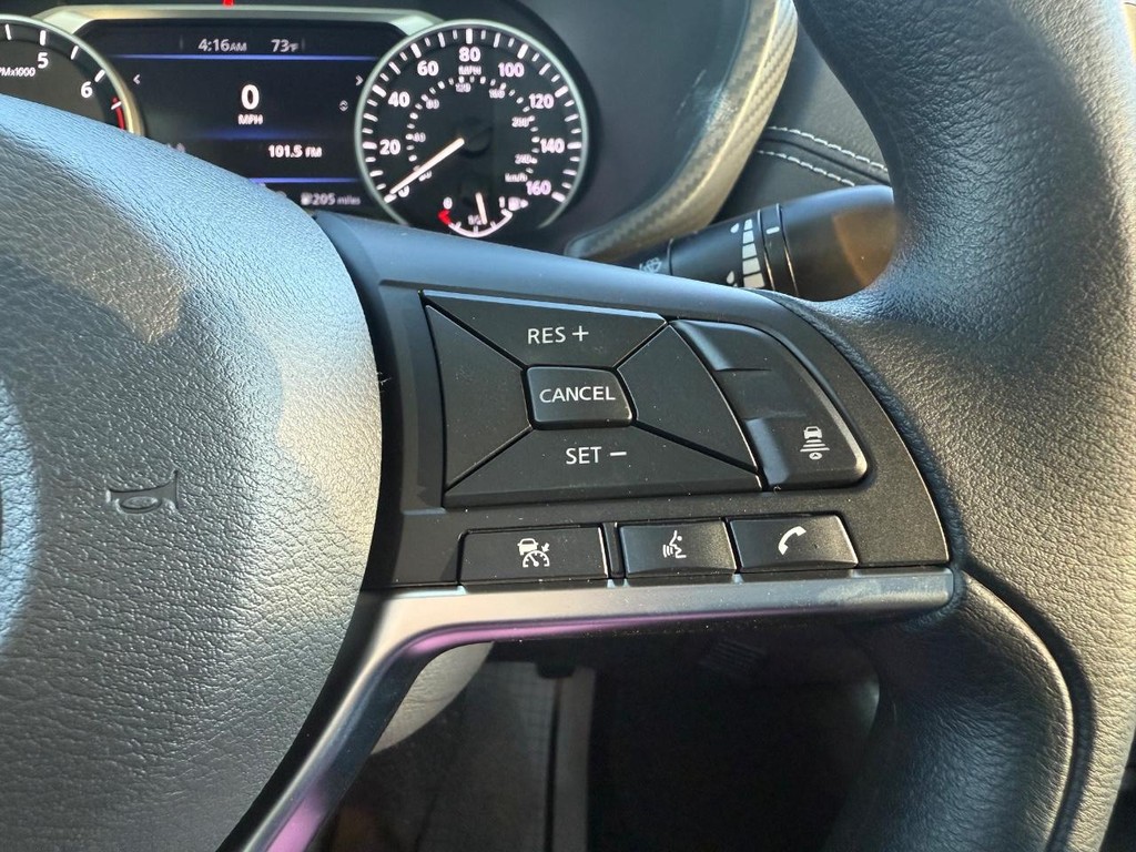 Nissan Sentra Vehicle Full-screen Gallery Image 18