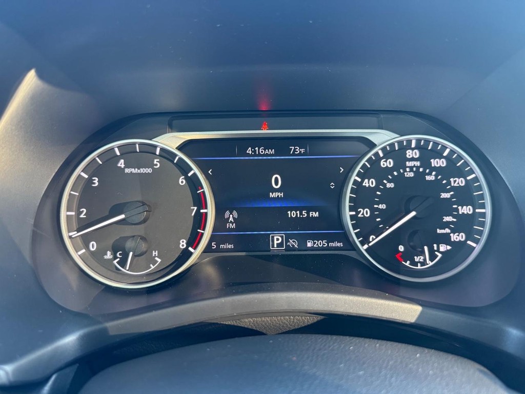 Nissan Sentra Vehicle Full-screen Gallery Image 19