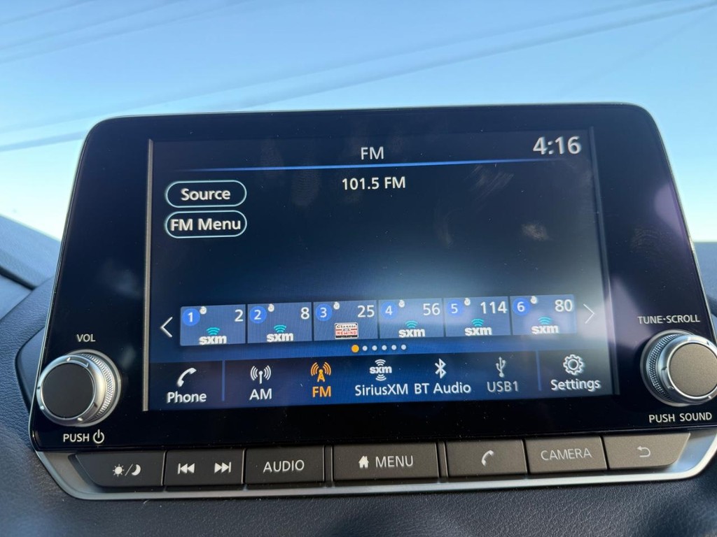 Nissan Sentra Vehicle Full-screen Gallery Image 20