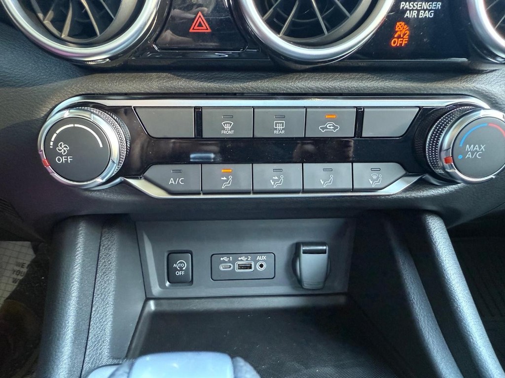 Nissan Sentra Vehicle Full-screen Gallery Image 22