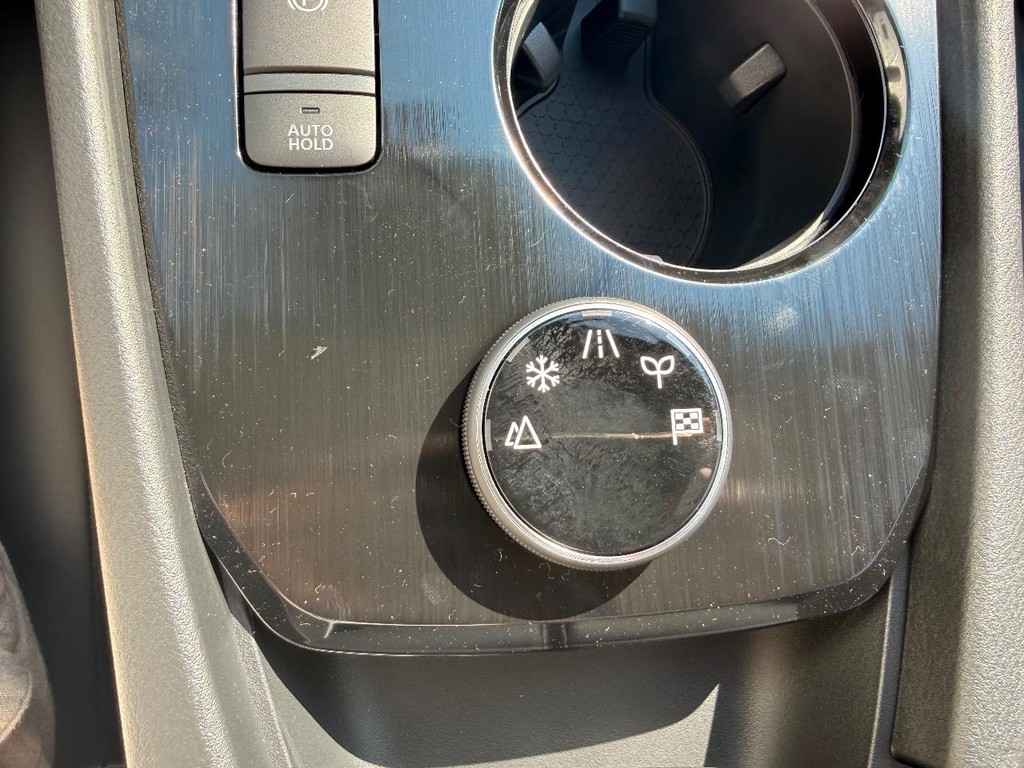 Nissan Rogue Vehicle Full-screen Gallery Image 03