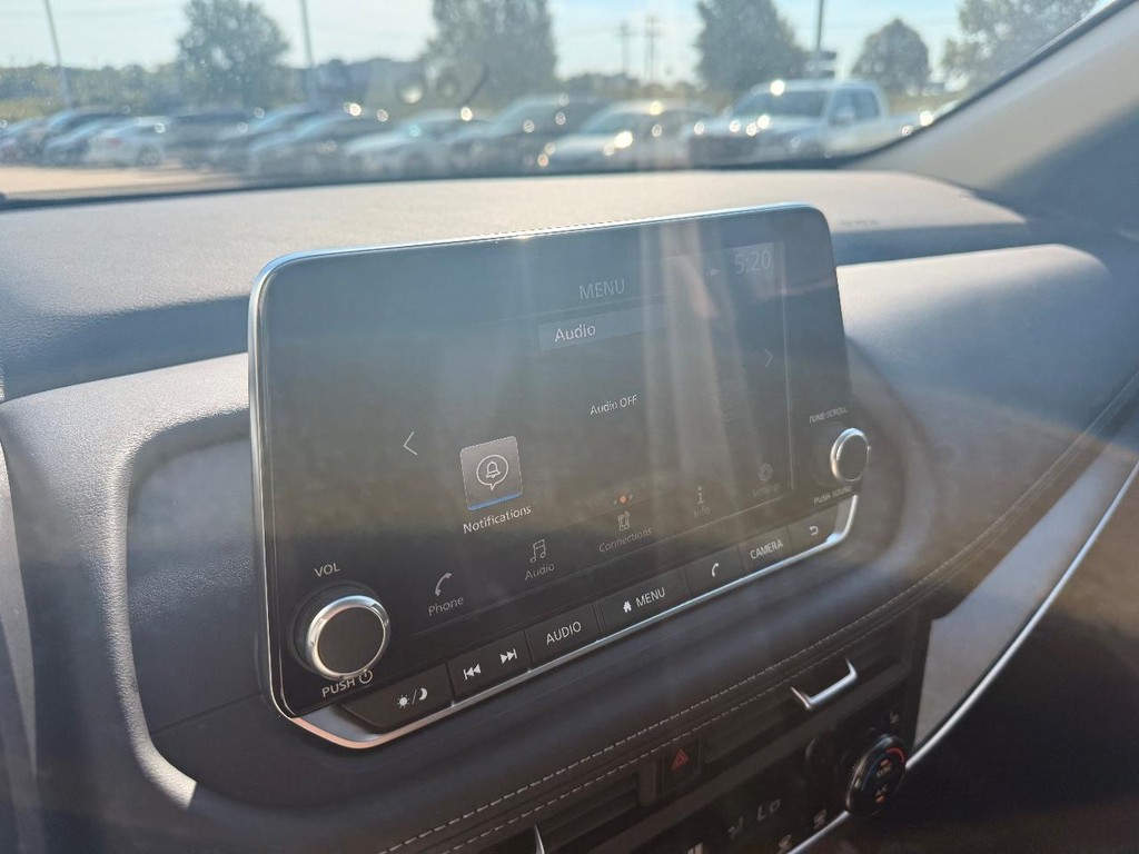 Nissan Rogue Vehicle Full-screen Gallery Image 13