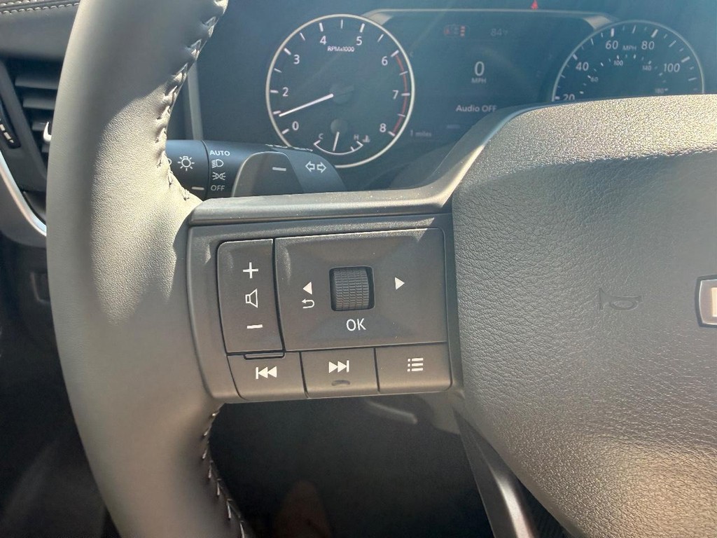 Nissan Rogue Vehicle Full-screen Gallery Image 15