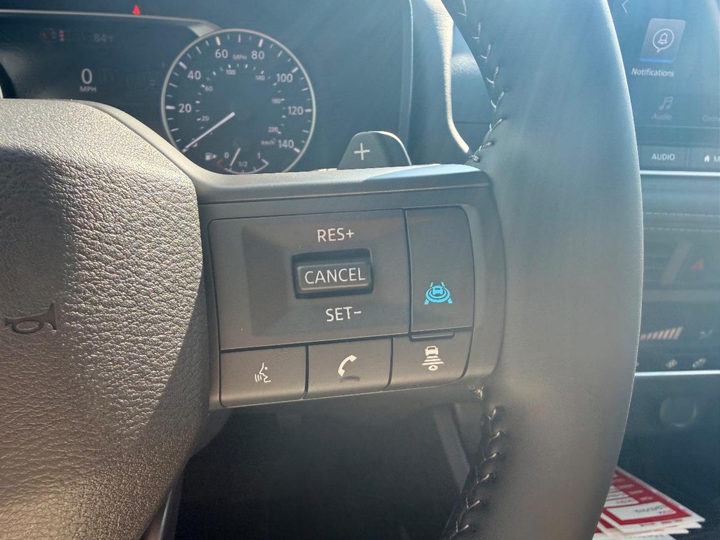 Nissan Rogue Vehicle Full-screen Gallery Image 16