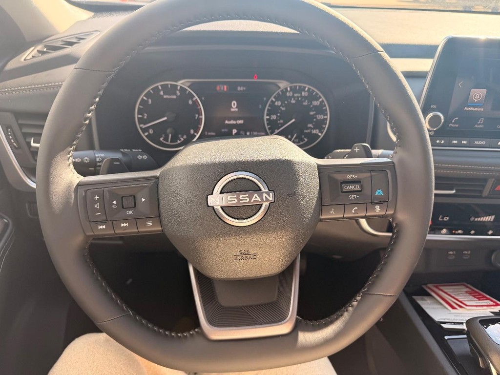 Nissan Rogue Vehicle Full-screen Gallery Image 17