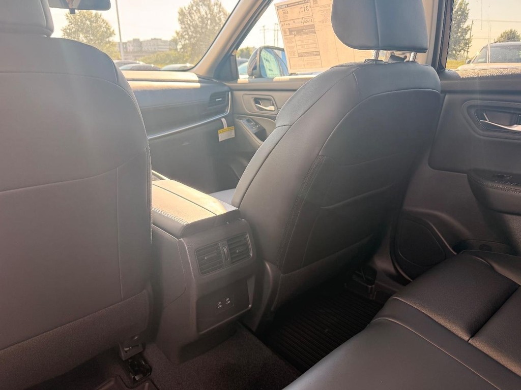 Nissan Rogue Vehicle Full-screen Gallery Image 21