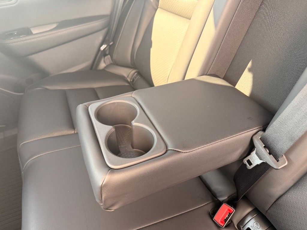 Nissan Rogue Vehicle Full-screen Gallery Image 22