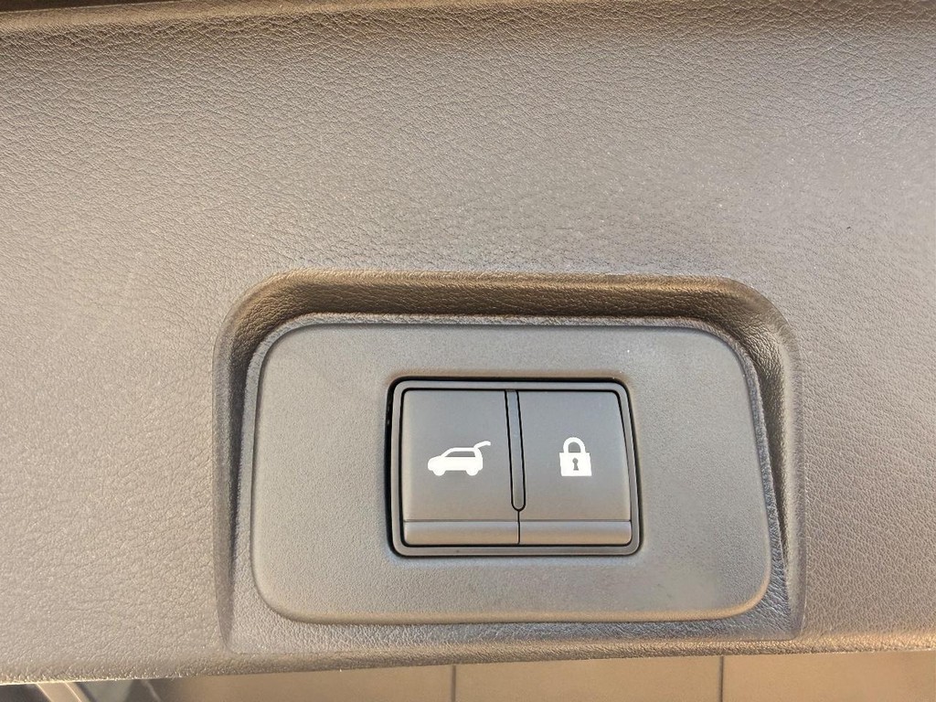 Nissan Rogue Vehicle Full-screen Gallery Image 24