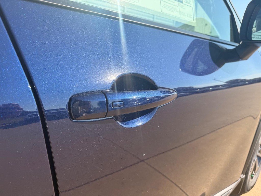 Nissan Rogue Vehicle Full-screen Gallery Image 27