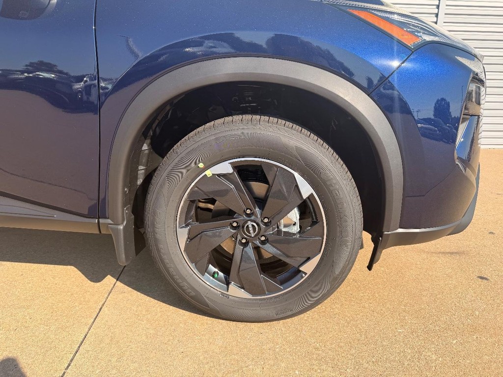 Nissan Rogue Vehicle Full-screen Gallery Image 28