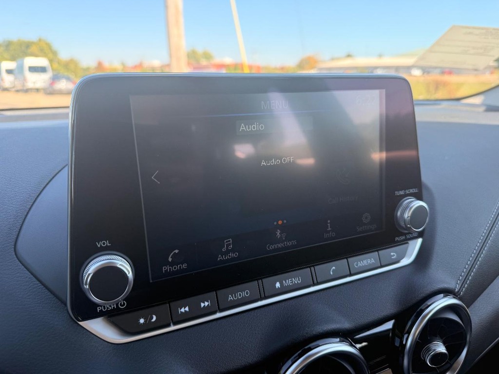 Nissan Sentra Vehicle Full-screen Gallery Image 10