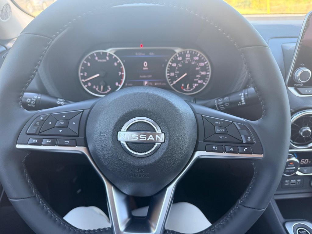 Nissan Sentra Vehicle Full-screen Gallery Image 12