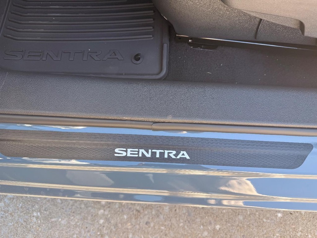 Nissan Sentra Vehicle Full-screen Gallery Image 14