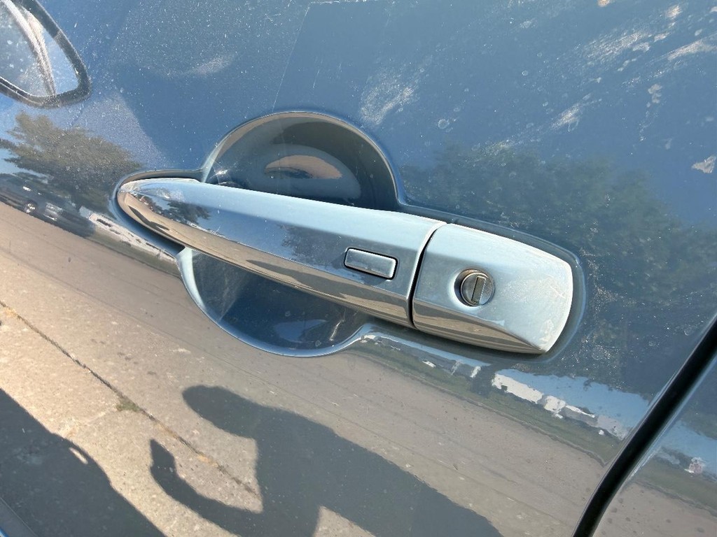 Nissan Sentra Vehicle Full-screen Gallery Image 16