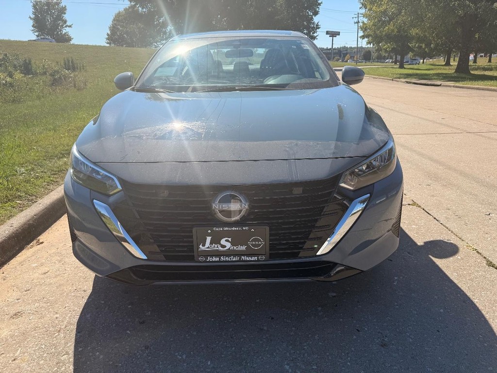 Nissan Sentra Vehicle Full-screen Gallery Image 20