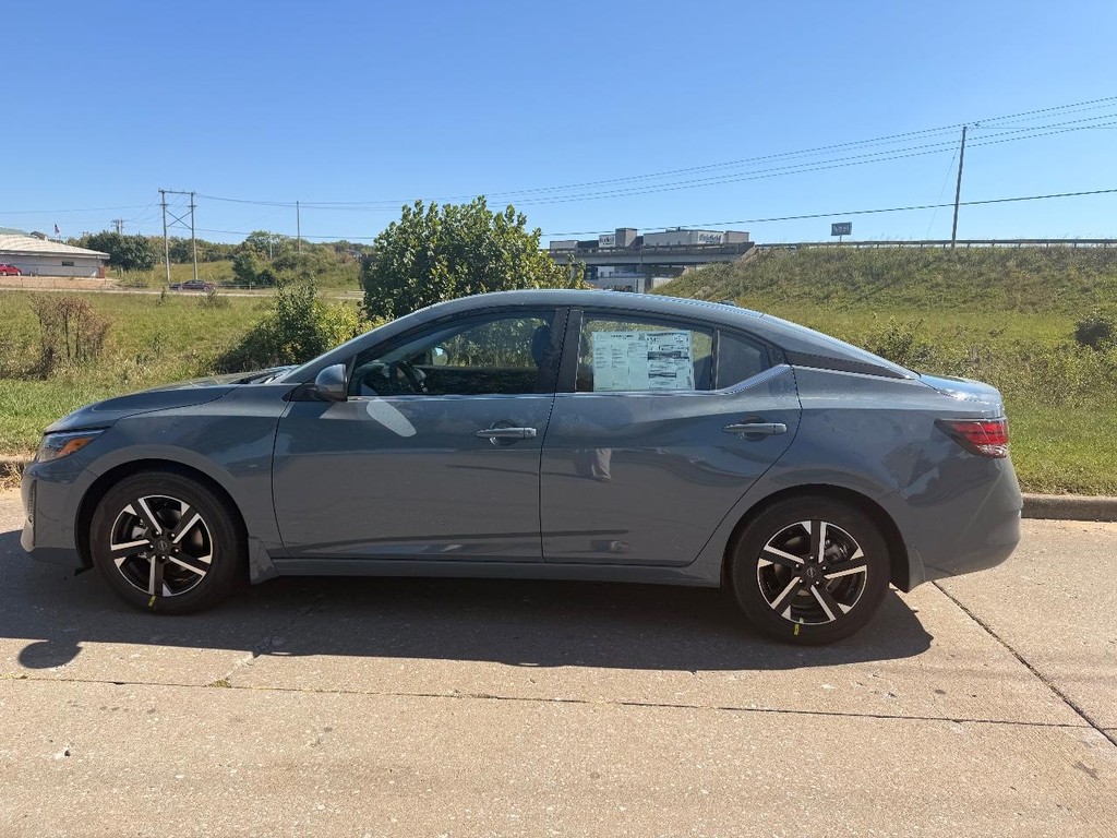 Nissan Sentra Vehicle Full-screen Gallery Image 21