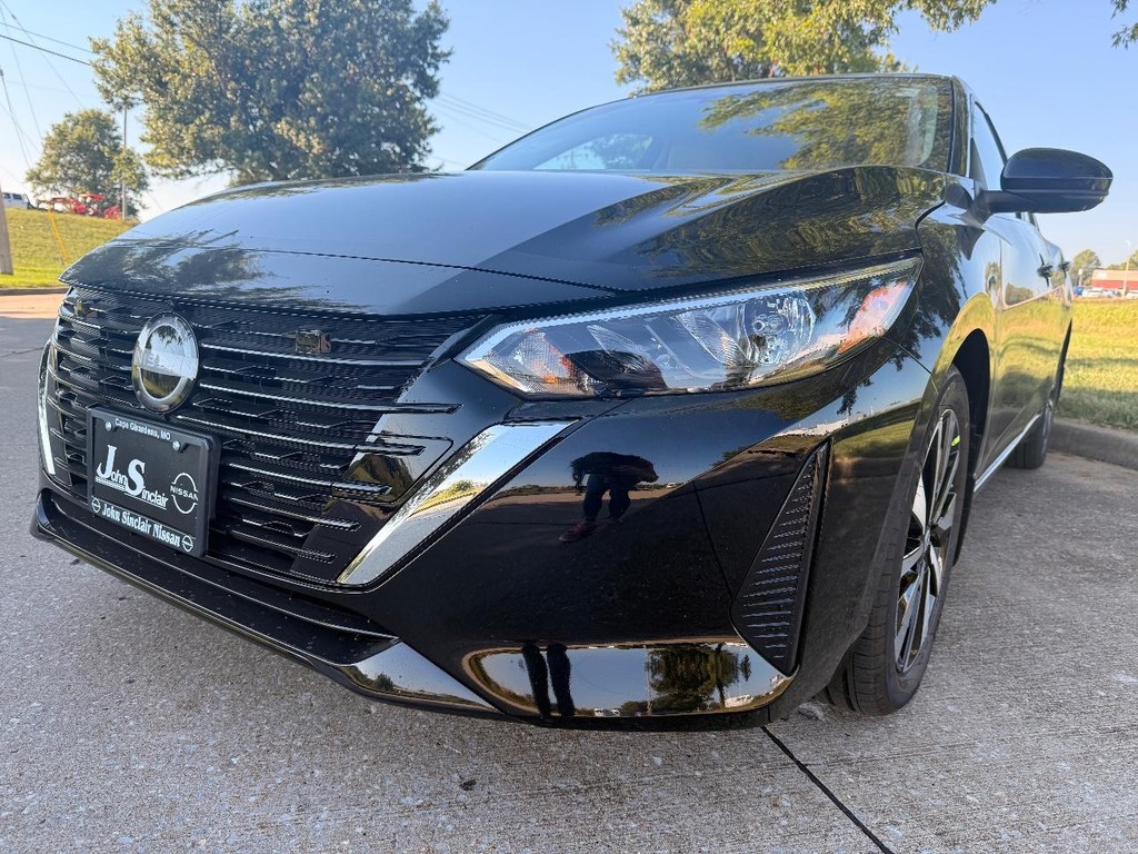 Nissan Sentra Vehicle Full-screen Gallery Image 04