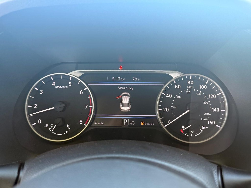 Nissan Sentra Vehicle Full-screen Gallery Image 14