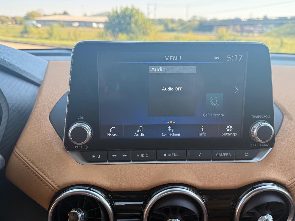 Nissan Sentra Vehicle Full-screen Gallery Image 17