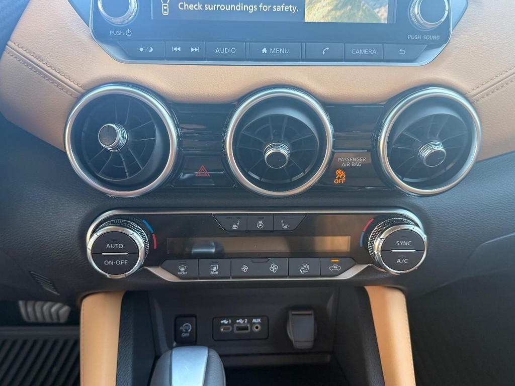 Nissan Sentra Vehicle Full-screen Gallery Image 19