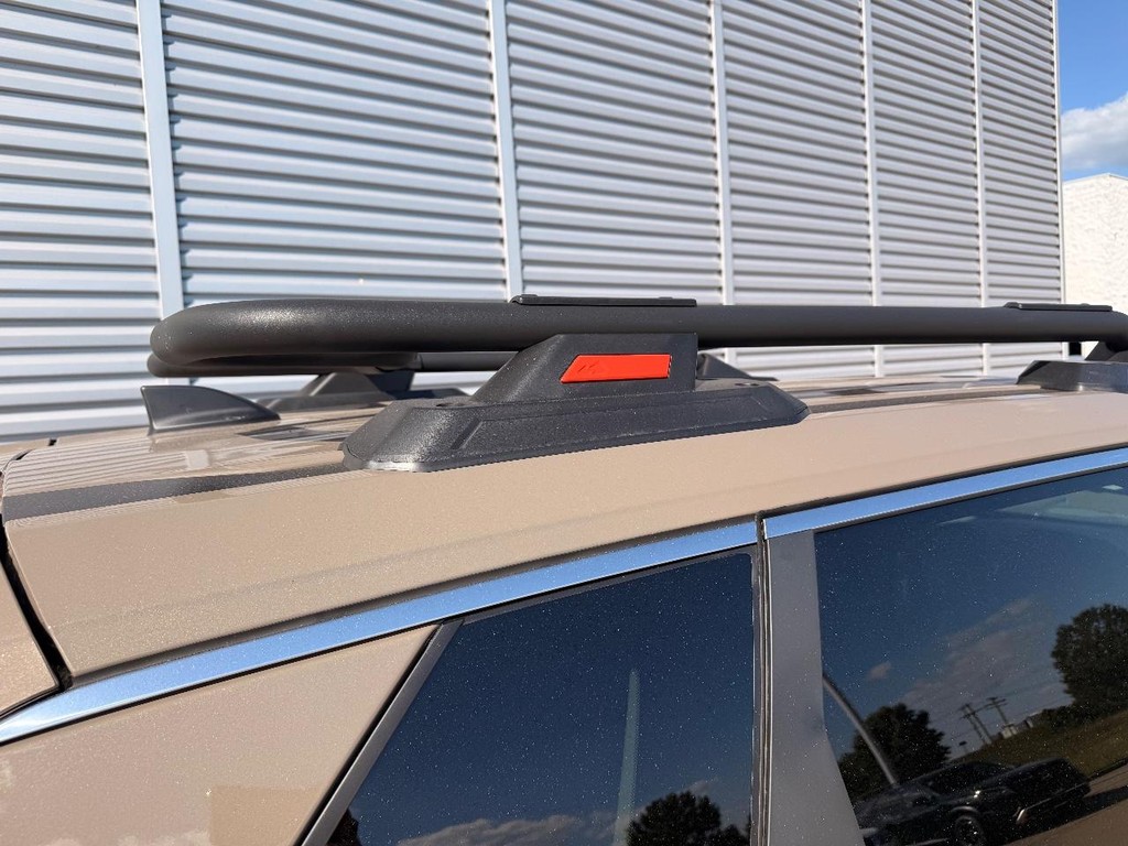 Nissan Rogue Vehicle Full-screen Gallery Image 09