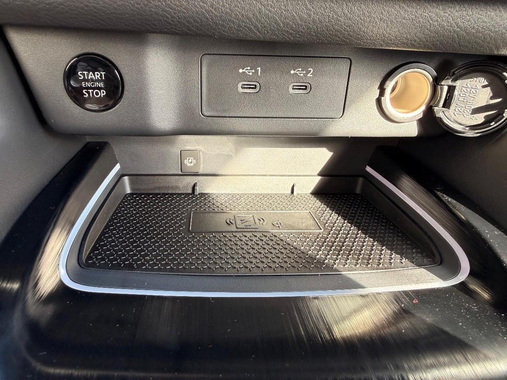 Nissan Rogue Vehicle Full-screen Gallery Image 10