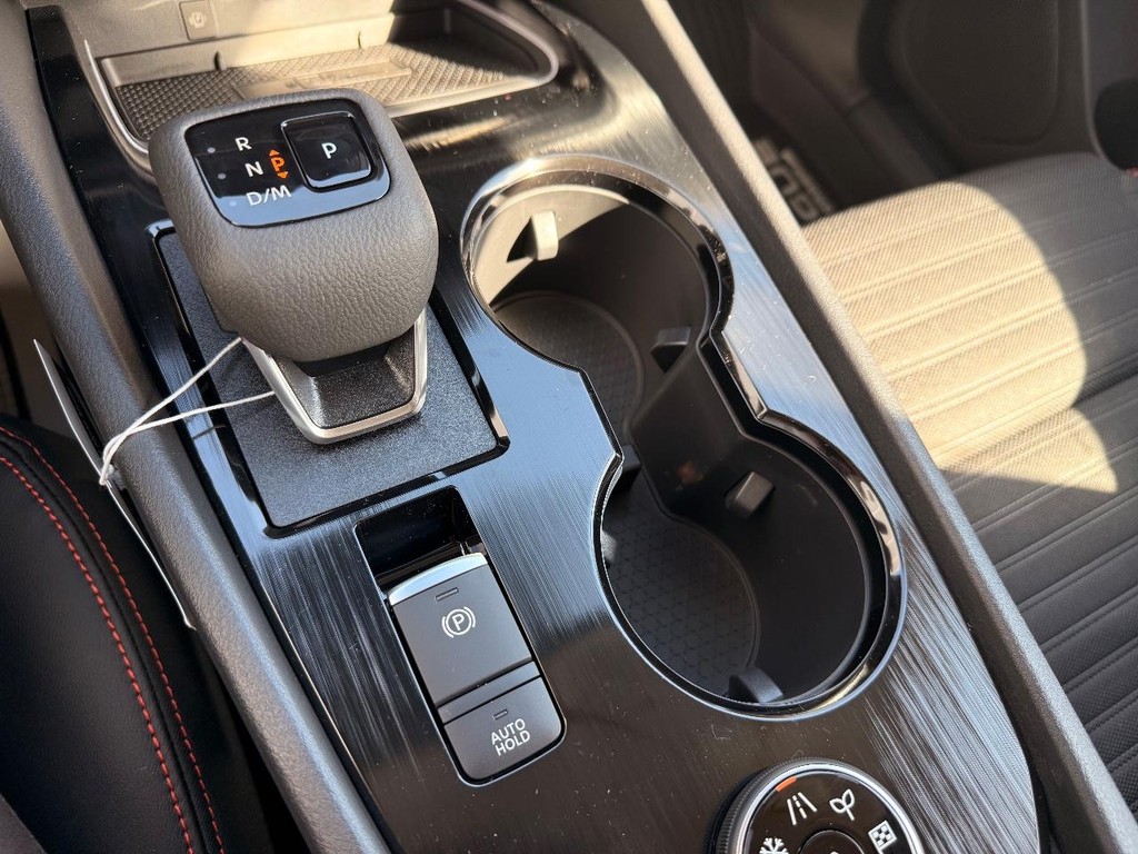 Nissan Rogue Vehicle Full-screen Gallery Image 13