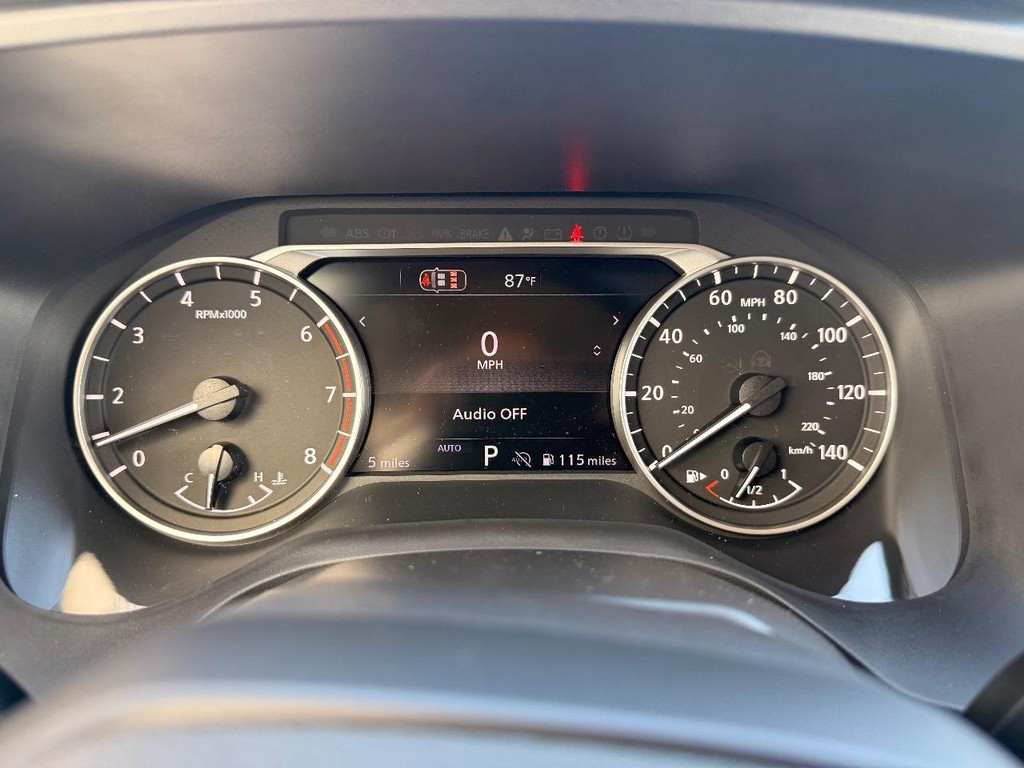 Nissan Rogue Vehicle Full-screen Gallery Image 16