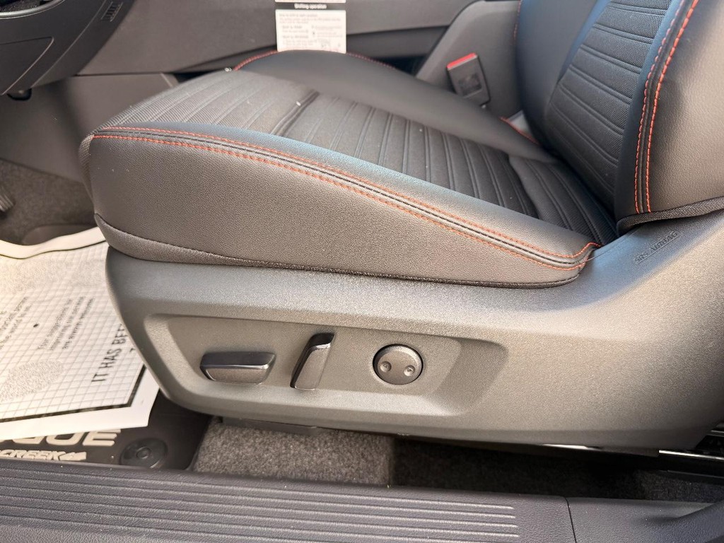 Nissan Rogue Vehicle Full-screen Gallery Image 19