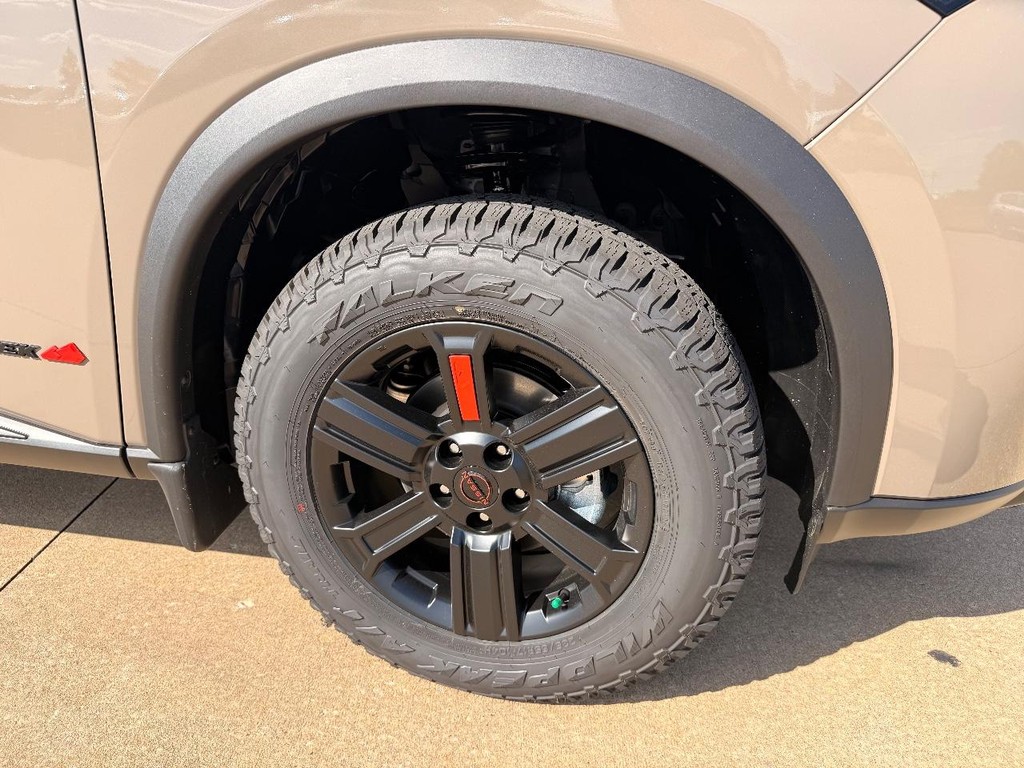 Nissan Rogue Vehicle Full-screen Gallery Image 26