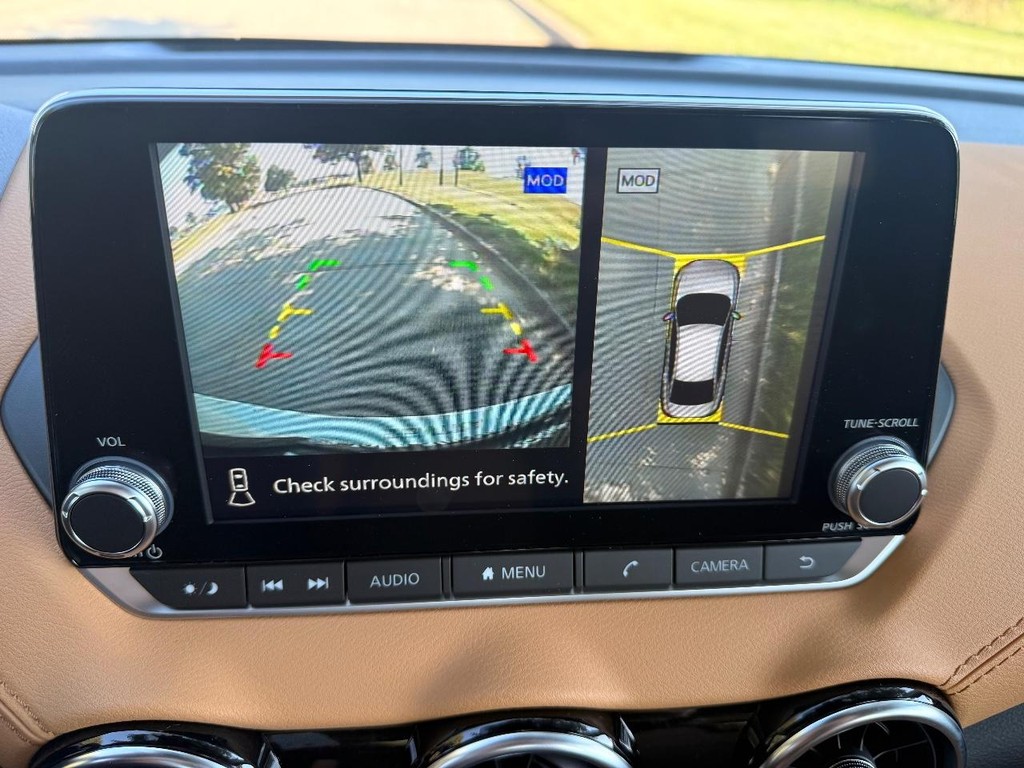 Nissan Sentra Vehicle Full-screen Gallery Image 02