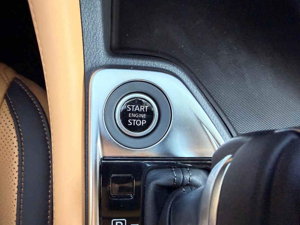 Nissan Sentra Vehicle Full-screen Gallery Image 07