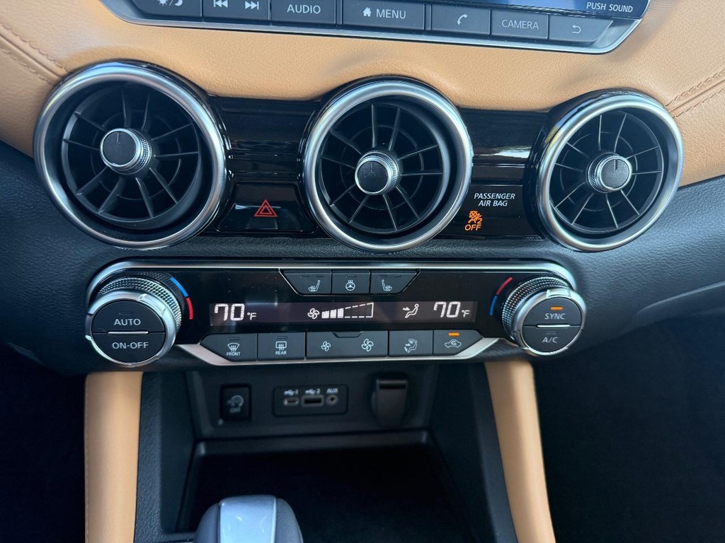 Nissan Sentra Vehicle Full-screen Gallery Image 09