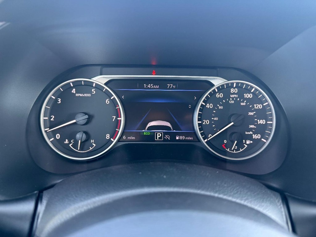 Nissan Sentra Vehicle Full-screen Gallery Image 11