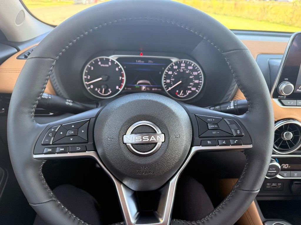 Nissan Sentra Vehicle Full-screen Gallery Image 12