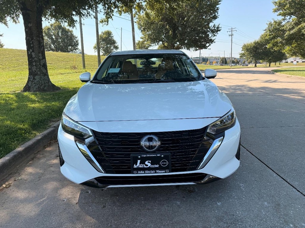 Nissan Sentra Vehicle Full-screen Gallery Image 25