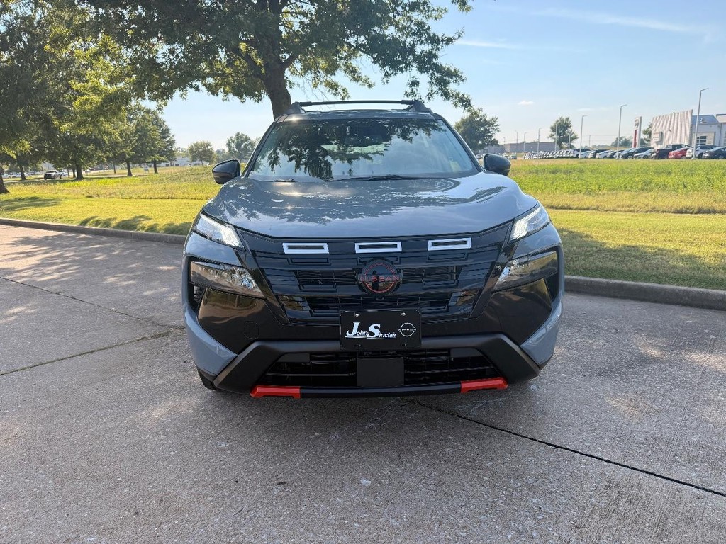 Nissan Rogue Vehicle Full-screen Gallery Image 02