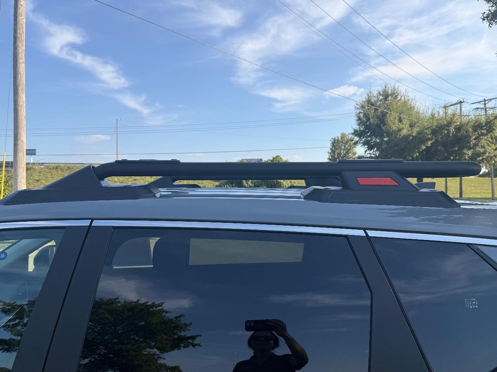 Nissan Rogue Vehicle Full-screen Gallery Image 04