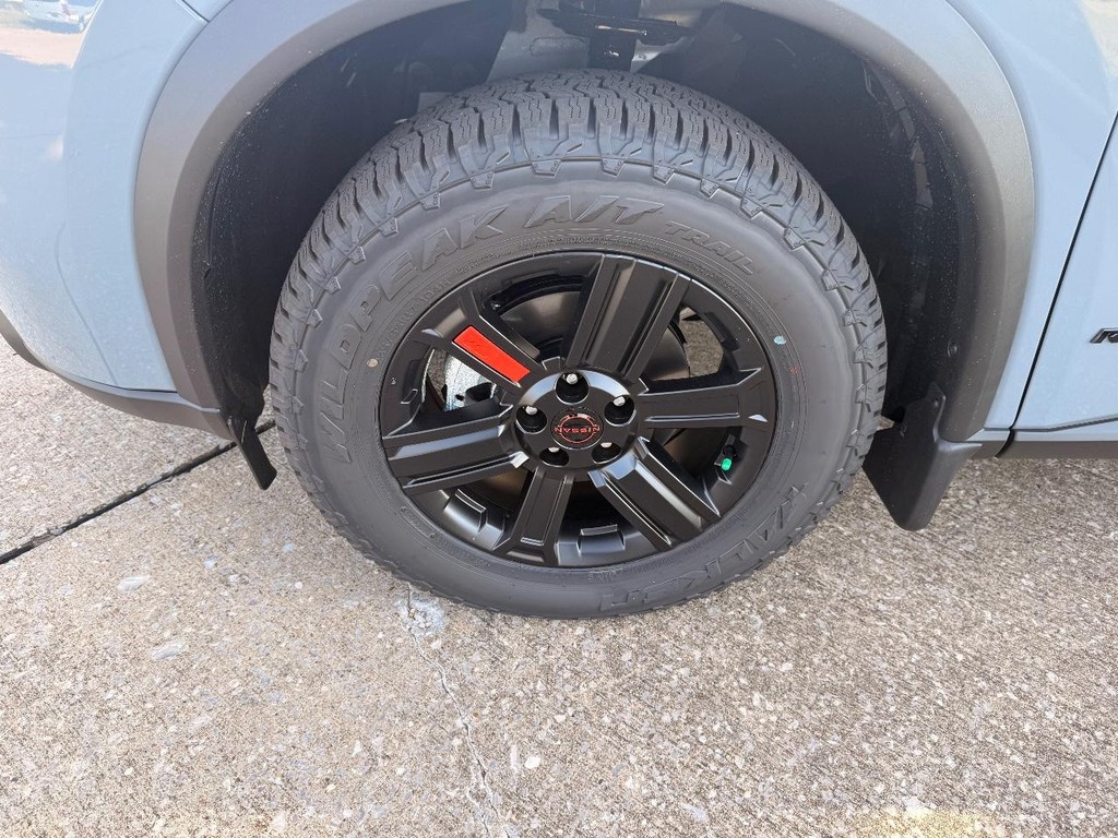 Nissan Rogue Vehicle Full-screen Gallery Image 06