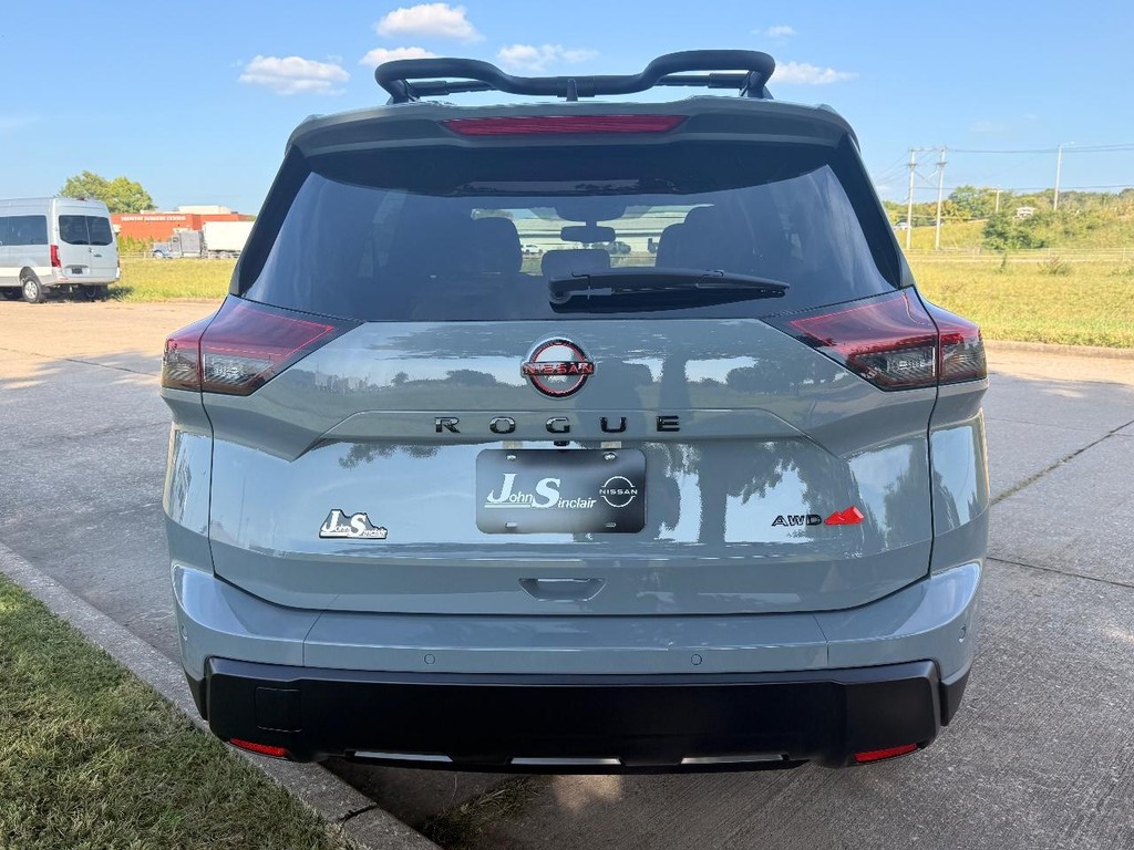 Nissan Rogue Vehicle Full-screen Gallery Image 09