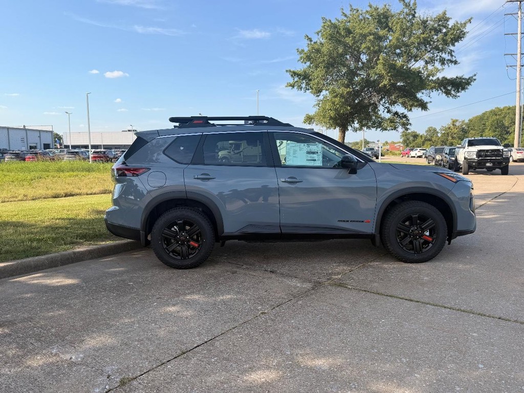 Nissan Rogue Vehicle Full-screen Gallery Image 12
