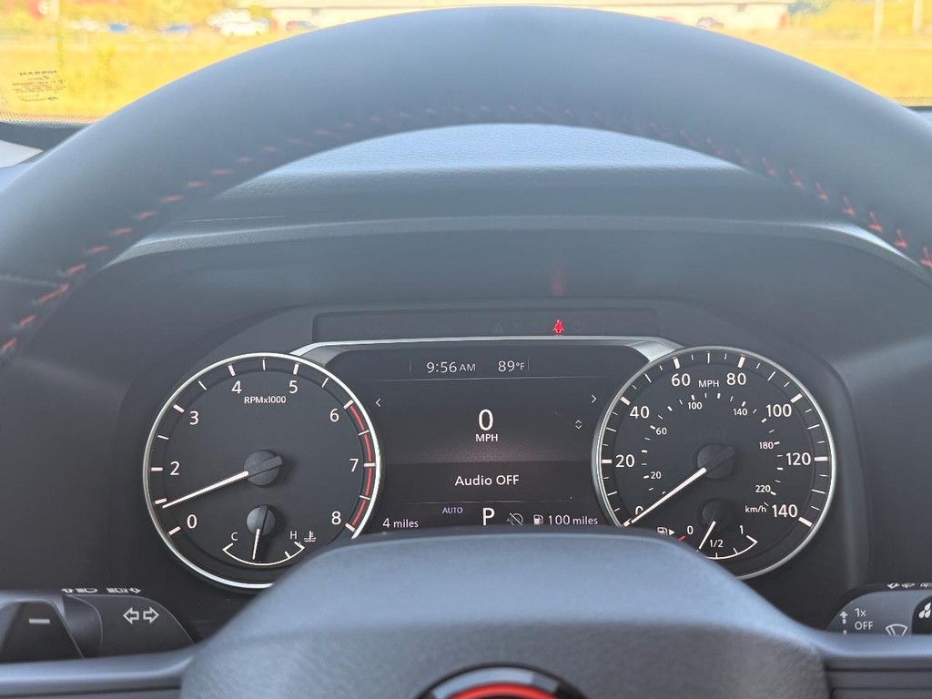 Nissan Rogue Vehicle Full-screen Gallery Image 14