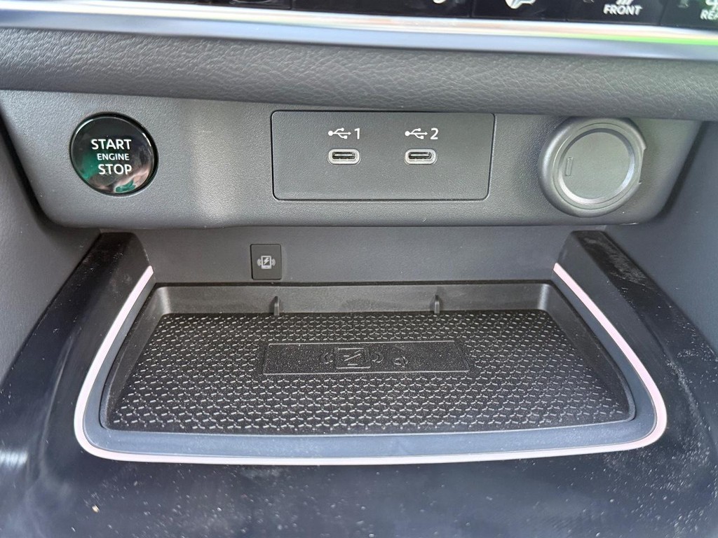 Nissan Rogue Vehicle Full-screen Gallery Image 15